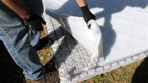 how to dismantle a mattress